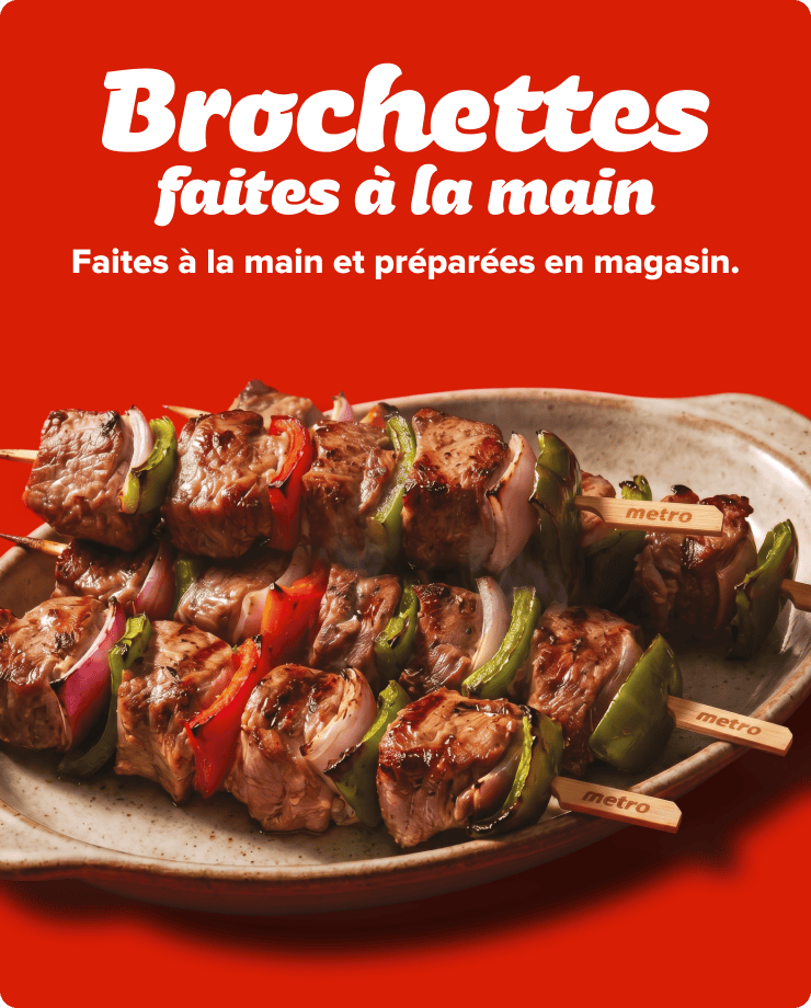 Brochettes faites à la main. Faites à la main et préparées en magasin