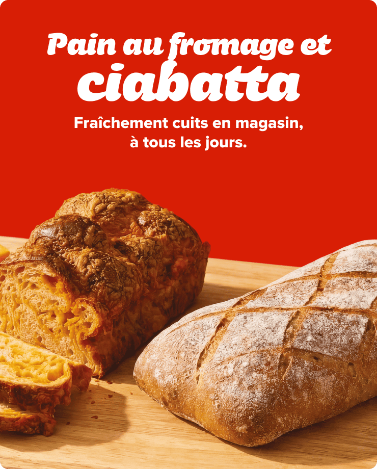 Pain au fromage et ciabatta. Fraîchement cuits en magasin, à tous les jours.