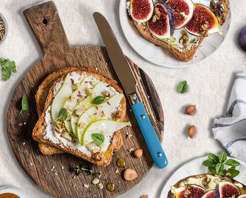 Tartine aux poires et aux noix