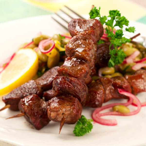 Mini‑brochettes d'agneau, sauce épicée
