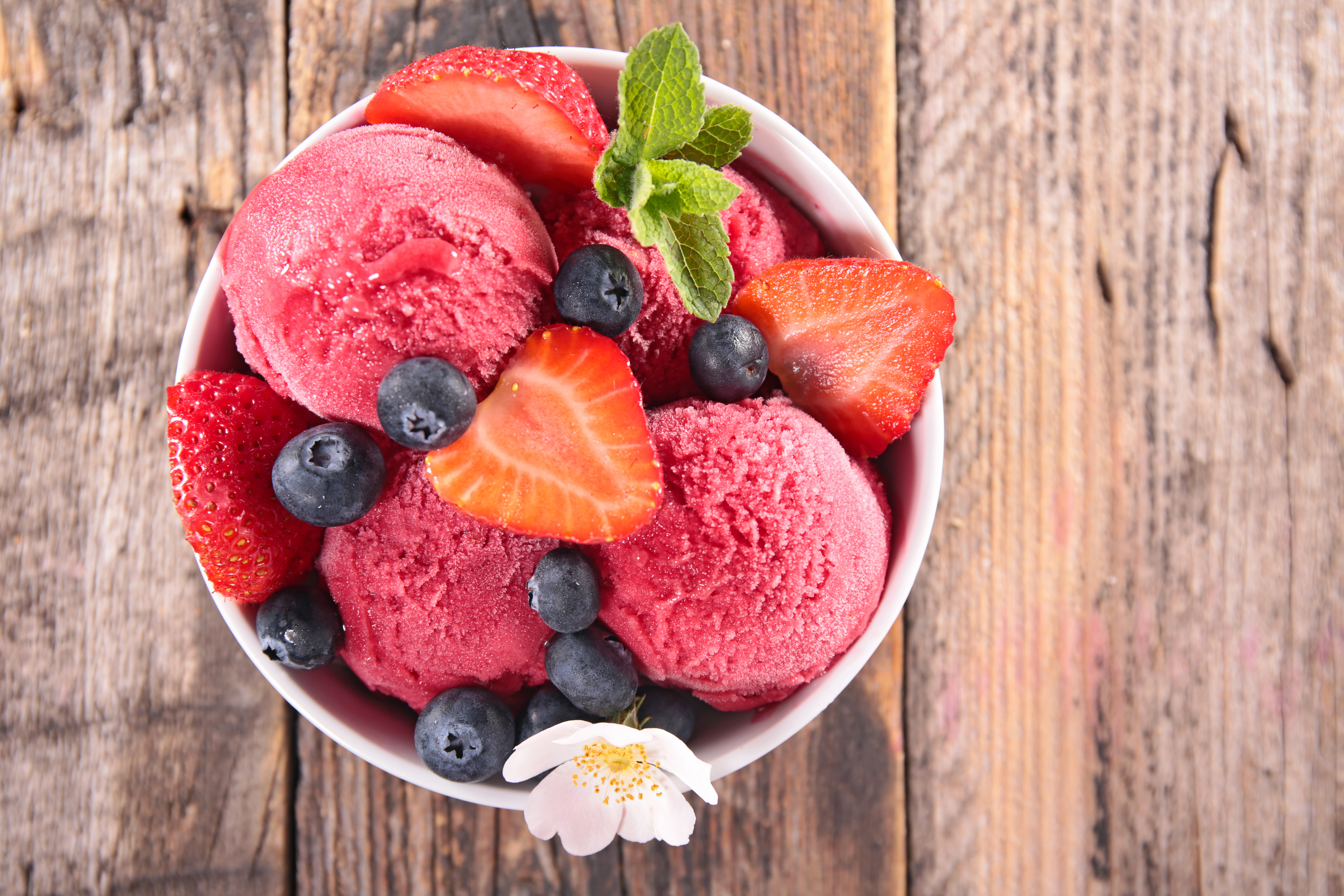 Creamy Berry Ice Cream