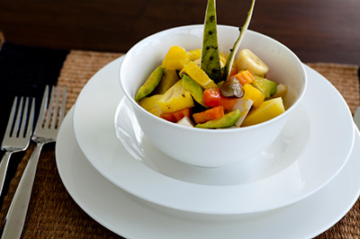 Ananas, mangue et avocat épicés