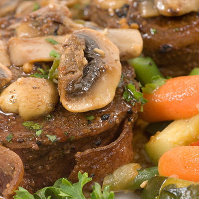 Biftecks de bœuf farcis au fromage et aux champignons