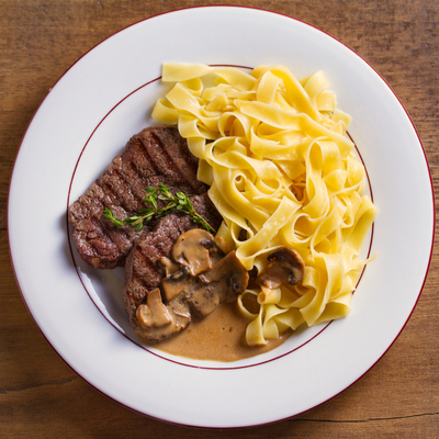 Filet mignon de veau de grain du Québec Rossini, tagliatelles fraîches et crème de morilles, façon Europea