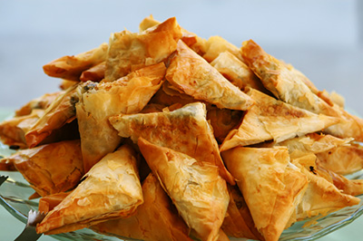 Chaussons en pâte phyllo aux légumes et au thon