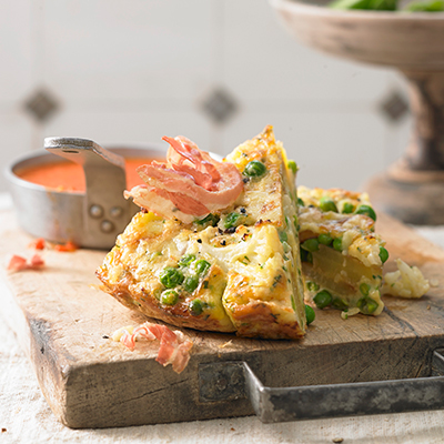 Frittata de chou-fleur, bacon et sauce aux poivrons