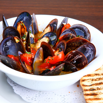 Mussels with Blue Cheese and Sun-dried Tomatoes