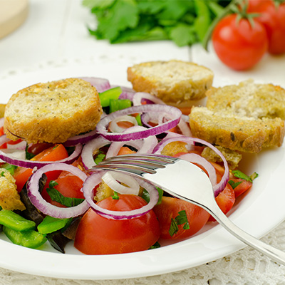 Panzanella (bread with tomatoes and olive oil)