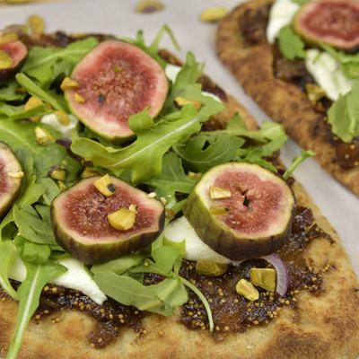 Goat cheese and fig pizza with caramelized onions