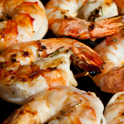 Somptueuse pyramide de crevettes caramélisées à l'arôme de cumin