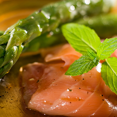 Elegance of green asparagus with smoked wild salmon and hydromel vinaigrette