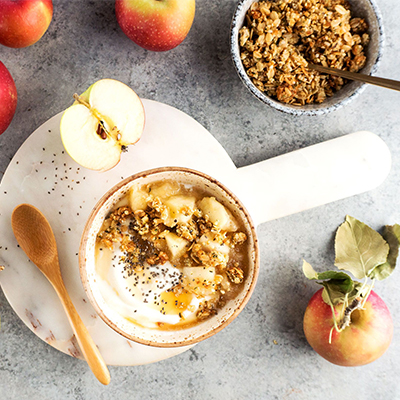 Bol de yogourt à la croustade de pomme