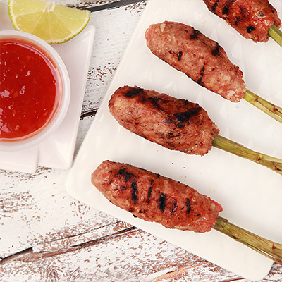 Brochettes balinaises au poulet et crevettes