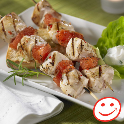 Brochettes de poulet et pamplemousse, sauce romarin