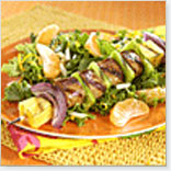 Brochettes de saucisses , ananas et poivron