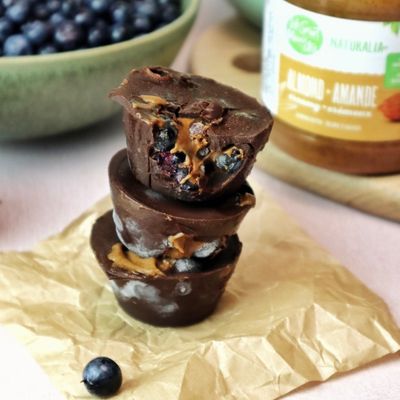 Coupelles de chocolat bleuets et beurre d’amande