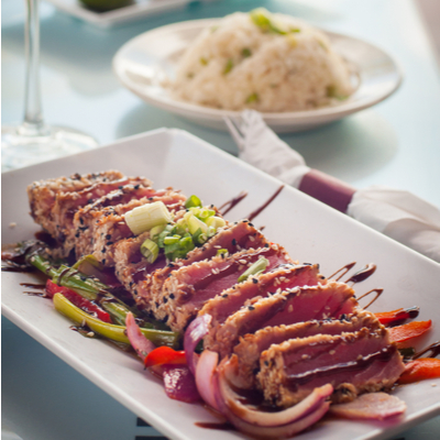 Tuna steaks with black olives and sesame seeds