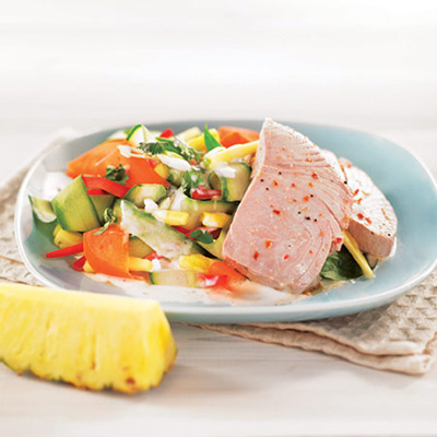 Thon fumé à froid sur une salade thaïe