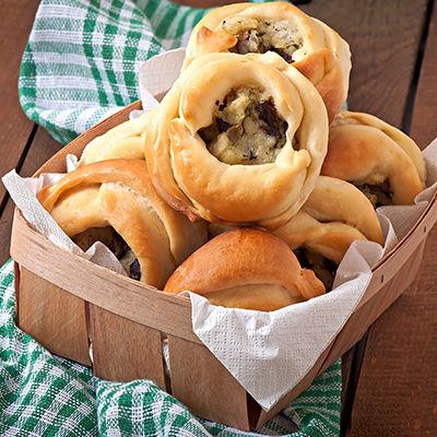 Snail and oyster mushroom in puff pastry with a garlic and white wine gravy