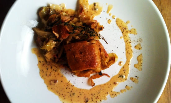 Filet de porc au chou, bacon et moutarde à l'ancienne