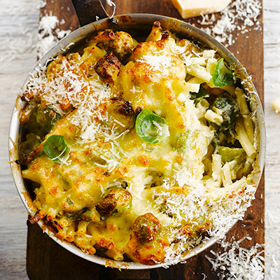 Macaroni and Parmesan cheese au gratin with Québec Brussels sprouts