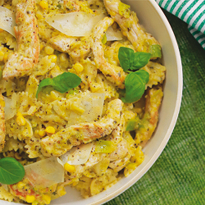 Pasta with turkey, summer corn and leeks
