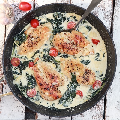 Poitrines de poulet crémeuses à l'ail et aux épinards