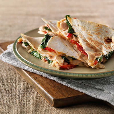 Quesadillas chaudes aux haricots blancs et au thon