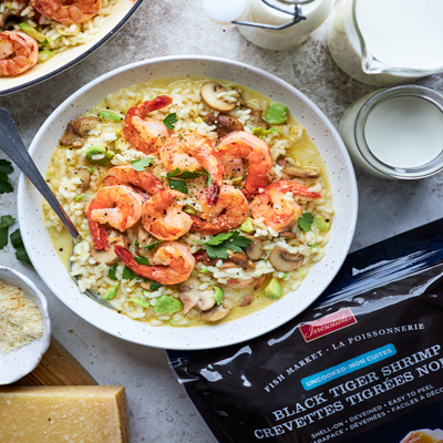 Risotto crémeux à l'avocat avec crevettes et champignons