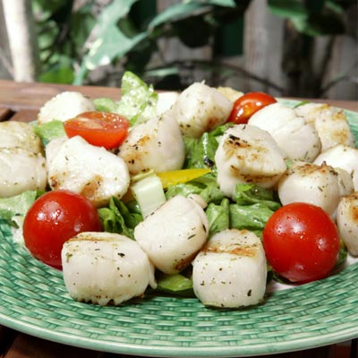 Salade estivale de pétoncles grillés