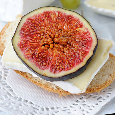 Warm Péribonka Cheese and Fig Sandwich
