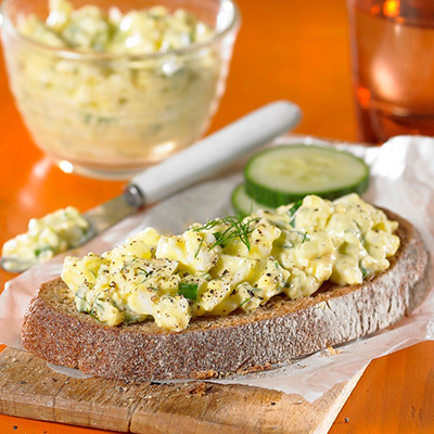 Sandwiches aux oeufs et aux concombres