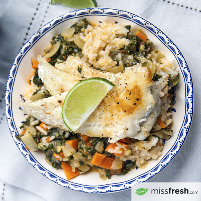 Sole croustillant à la thaï avec cari à la noix de coco et chou frisé servi sur riz gingembre-coco
