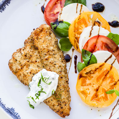 Sole au poivre et au citron avec salade caprese