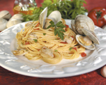Spaghetti à la sauce tomate et aux palourdes